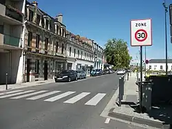 A "Zone 30" zone near of Moulins-sur-Allier railway station&nbsp;[fr].
