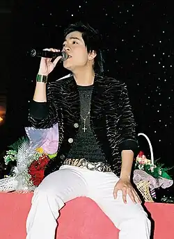 Nhật Sơn performing live in Ho Chi Minh City (2007)