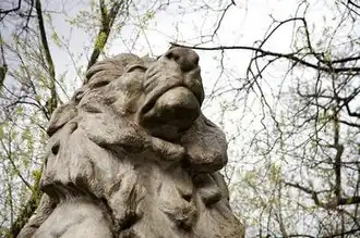 Perry Lion at the bridge