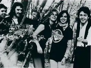 Wings in 1976 (L–R): Joe English, Denny Laine, Linda McCartney, Jimmy McCulloch, and Paul McCartney